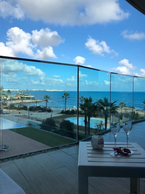 Pool view, Sea view