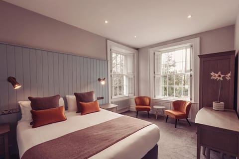 Bed, Photo of the whole room, Seating area, Bedroom