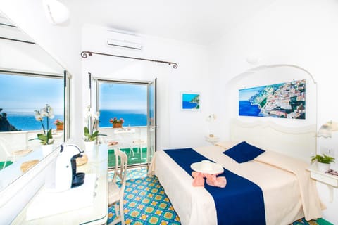 Bed, Photo of the whole room, Bedroom, Sea view