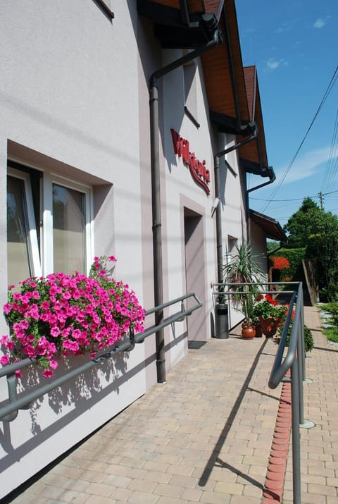 Facade/entrance