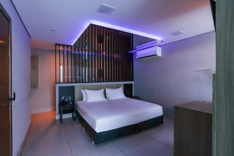 Bed, Photo of the whole room, Bedroom, air conditioner