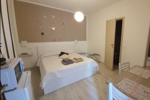 Le camere di Sabrina con bagno in camera Bed and Breakfast in Sarzana