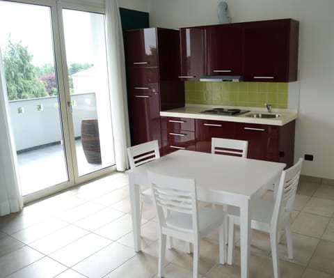 Day, Dining area