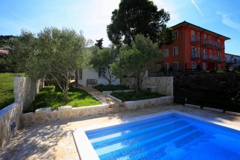 Facade/entrance, Swimming pool
