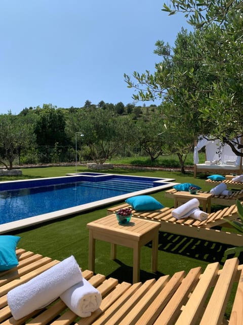 Swimming pool, Swimming pool
