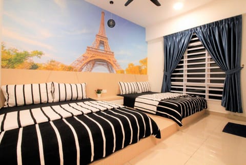 Shower, Toilet, Bathroom, Bedroom, City view, Mountain view, Street view