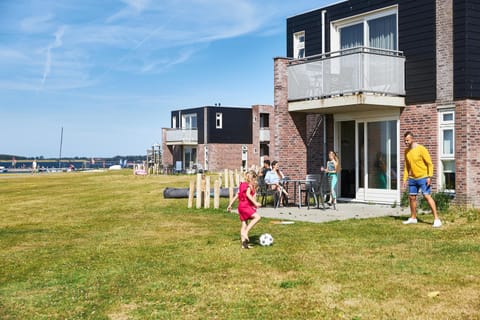 Property building, Day, Summer, Garden, Balcony/Terrace, On site, Garden view, Lake view, Sports, children, Family