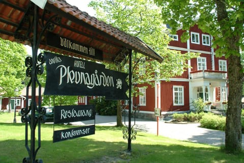 Property logo or sign, Area and facilities