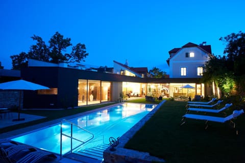 Swimming pool, Swimming pool