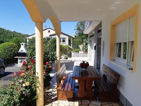 Patio, Facade/entrance