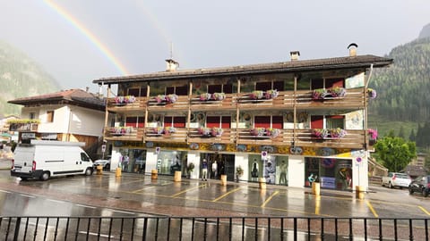 Appartamenti Bernard Sas House in Canazei