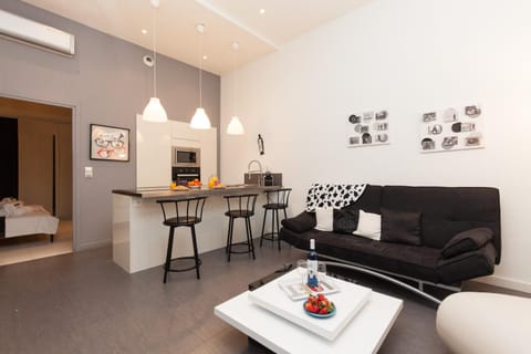 Living room, Dining area