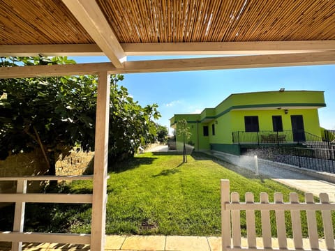 Property building, Day, Garden, Garden view
