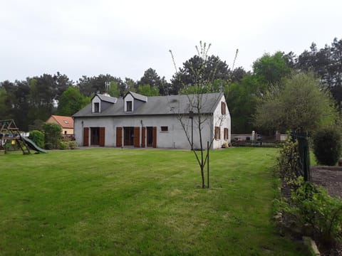 Property building, Facade/entrance, Natural landscape, Garden, Garden view