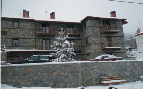 Property building, Facade/entrance, Neighbourhood, Natural landscape, Business facilities, Decorative detail