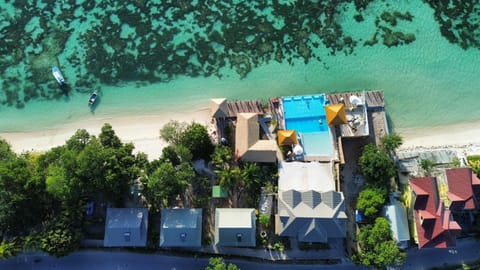Property building, Natural landscape, Bird's eye view, Beach, Pool view, Sea view, Swimming pool