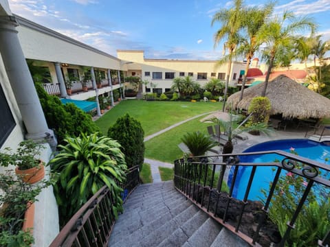 Property building, Day, Garden, Garden view, Pool view, Swimming pool, sunbed