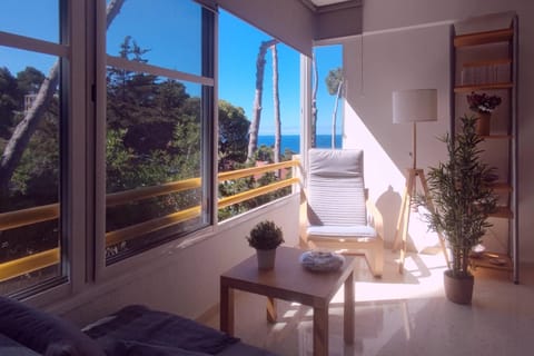 View (from property/room), Balcony/Terrace, Living room