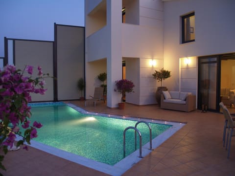 Swimming pool, Swimming pool