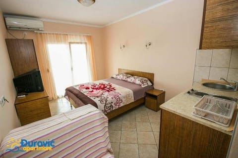 Bed, TV and multimedia, Photo of the whole room, Bedroom, air conditioner