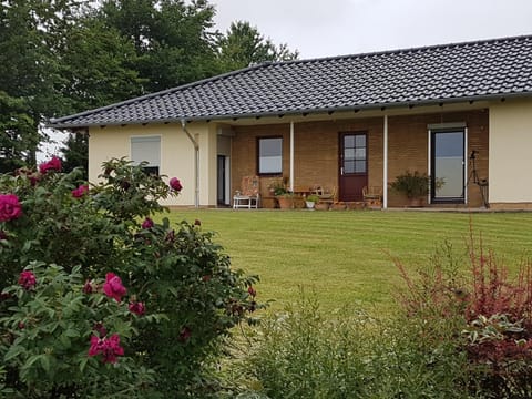 Facade/entrance, BBQ facilities, Garden, Balcony/Terrace