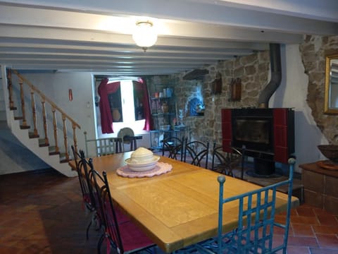 Au cœur de saint Agrève -Séjour Chez l'habitant Vacation rental in Provence-Alpes-Côte d'Azur