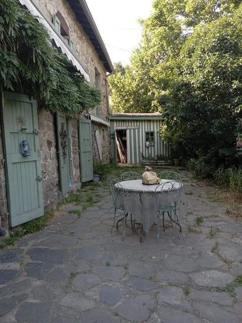 Au cœur de saint Agrève -Séjour Chez l'habitant Vacation rental in Provence-Alpes-Côte d'Azur