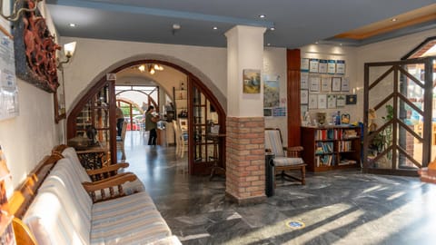 Lobby or reception, Lounge or bar, Seating area