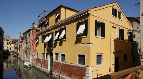 Property building, Facade/entrance