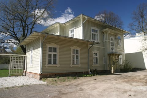Property building, Day