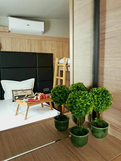 Bed, air conditioner