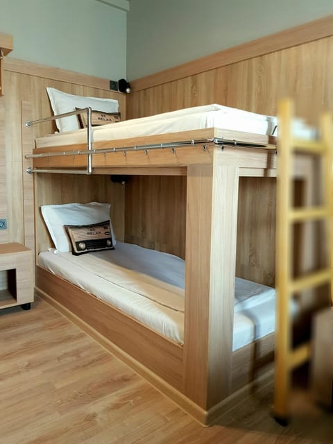 Bed, Photo of the whole room, bunk bed