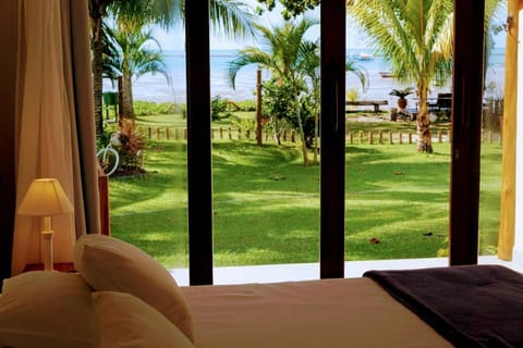 Bed, Day, Natural landscape, Garden, Photo of the whole room, Bedroom, Garden view