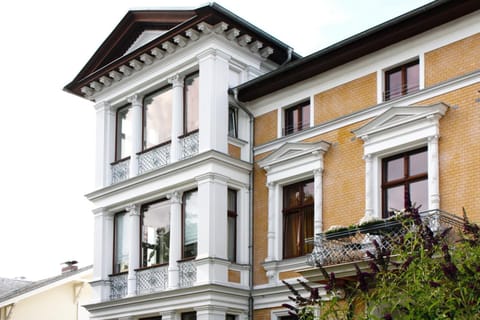 Property building, Facade/entrance, Balcony/Terrace