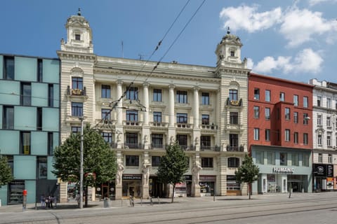 Property building, Nearby landmark, Neighbourhood