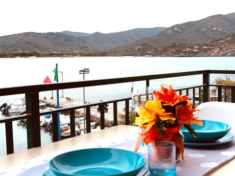 Balcony/Terrace, Mountain view