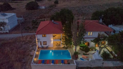 Property building, Bird's eye view, Swimming pool