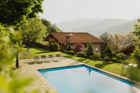 Property building, Spring, Day, Natural landscape, Garden, Garden view, Mountain view, Pool view, Swimming pool, sunbed