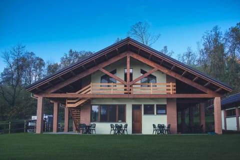 Property building, Garden, Dining area, On site