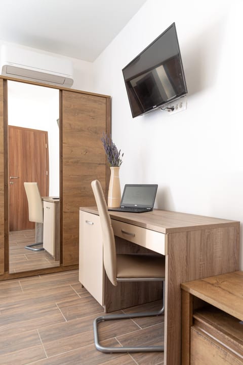 Communal lounge/ TV room, TV and multimedia