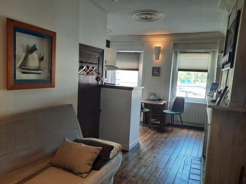 Property building, Seating area