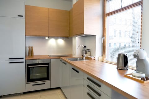 Coffee/tea facilities, Kitchen or kitchenette, dishwasher, oven, toaster