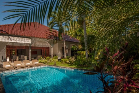 Property building, Restaurant/places to eat, Swimming pool, Breakfast