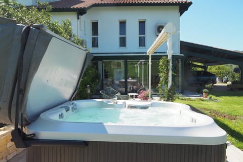 Patio, Hot Tub, Garden view