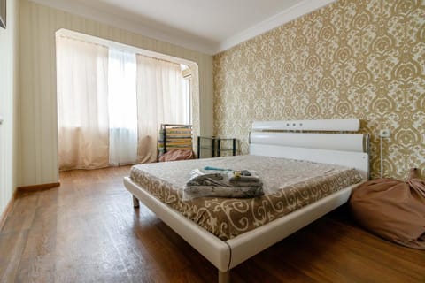 Bed, TV and multimedia, towels, air conditioner