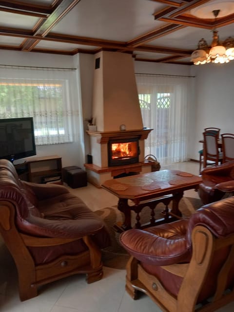 Seating area, Dining area, flat iron