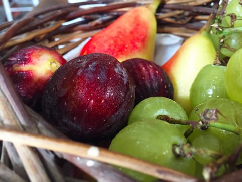 Lounge or bar, Food and drinks