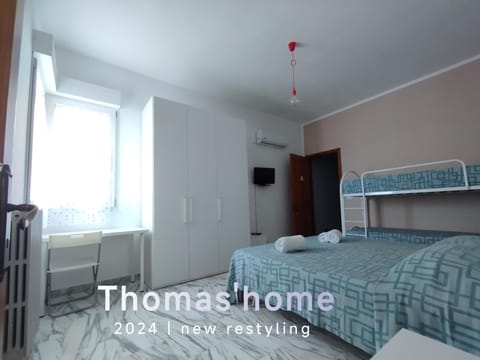Bed, Photo of the whole room, Bedroom, children, group of guests, bunk bed, Family, air conditioner