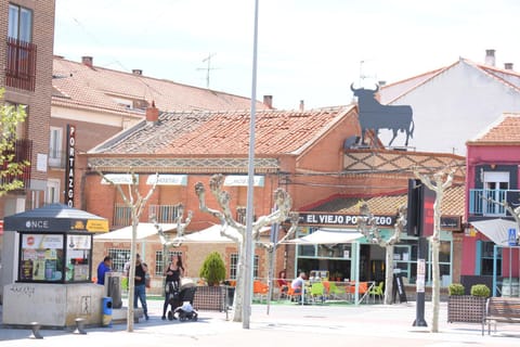 Property building, Restaurant/places to eat, Neighbourhood