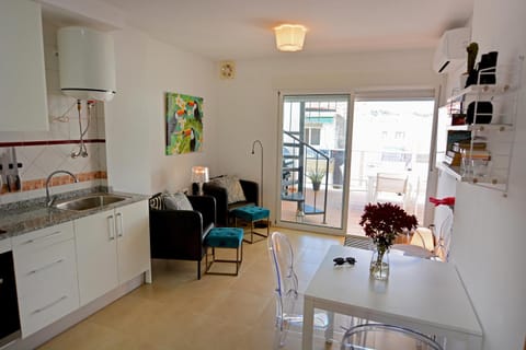 Kitchen or kitchenette, Living room, Seating area